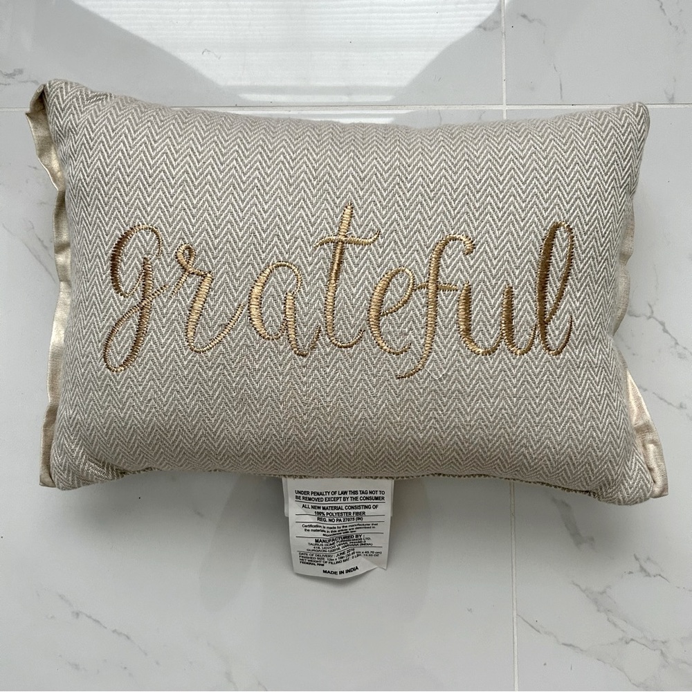 Threshold pillow